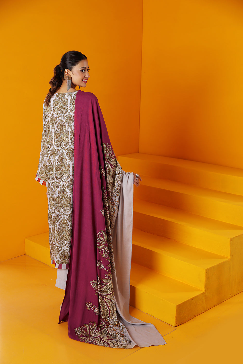 Olive Damask Print Kurta with Plum Contrasting Dupatta & Off-White Trousers"