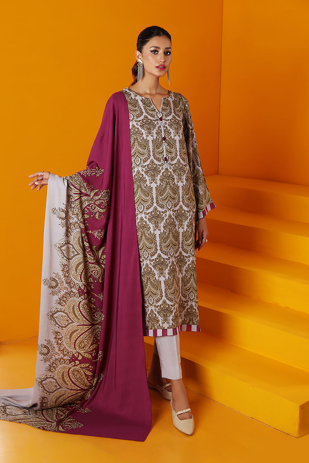Olive Damask Print Kurta with Plum Contrasting Dupatta & Off-White Trousers"